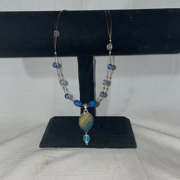 Beautiful beaded wire necklace - Picture 1 of 7